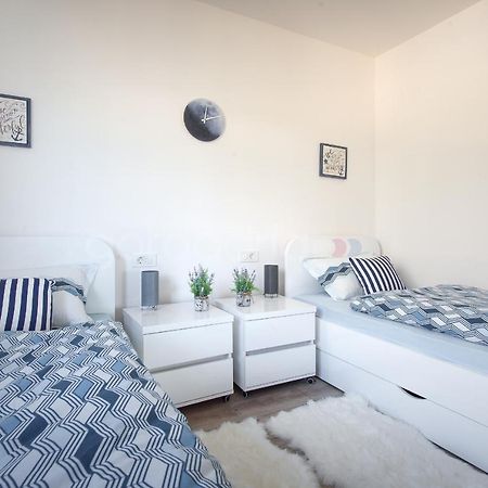 Luxury Apartment Sofia -Free Beach Parking ماكارسكا المظهر الخارجي الصورة